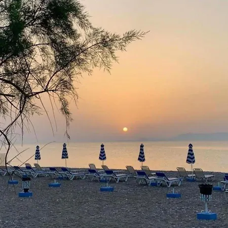 Odyssea Seaside With Sea View And Pool Apartman *