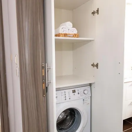 Apartament Odysseia Pool & Private Jacuzzi 2min *
