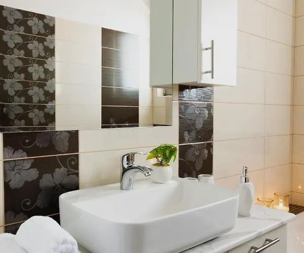 Odysseia Pool & Private Jacuzzi 2min شقة *
