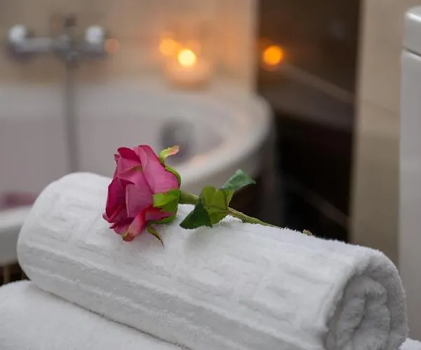 Odysseia Pool & Private Jacuzzi 2min شقة *