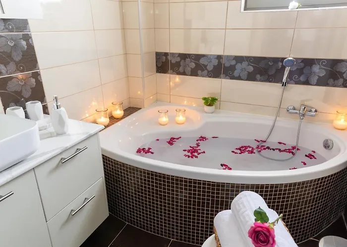 Odysseia Pool & Private Jacuzzi 2min Kremastí