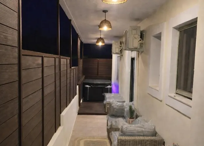 Odysseia Pool & Private Jacuzzi 2min شقة Kremastí