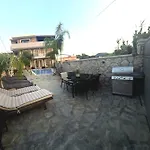 Odysseia Pool & Private Jacuzzi 2min *