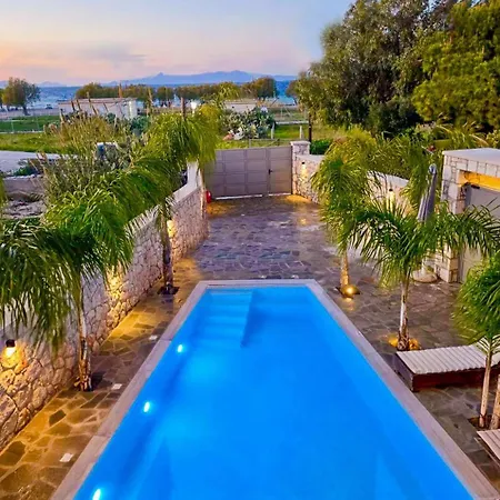 Odyssea Seaside With Sea View And Pool Apartmán *