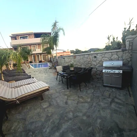 Odysseia Pool & Private Jacuzzi 2min *