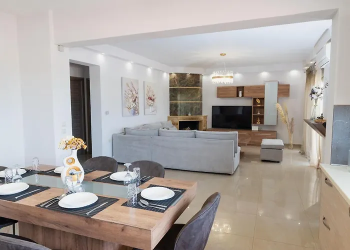 Odysseia Stay Pool & Private Jacuzzi 2Min Beach *