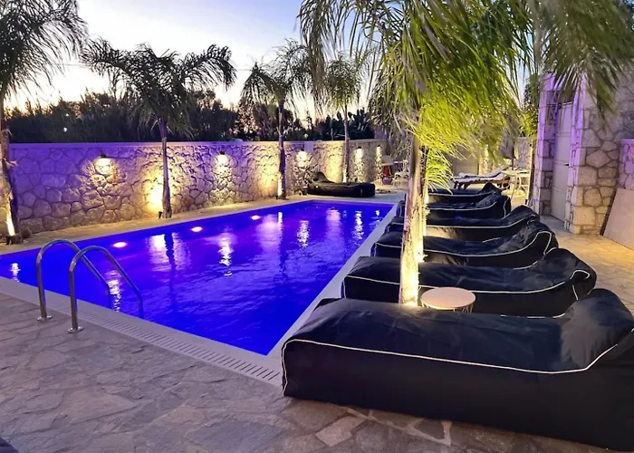Odysseia Pool & Private Jacuzzi 2min Kremastí