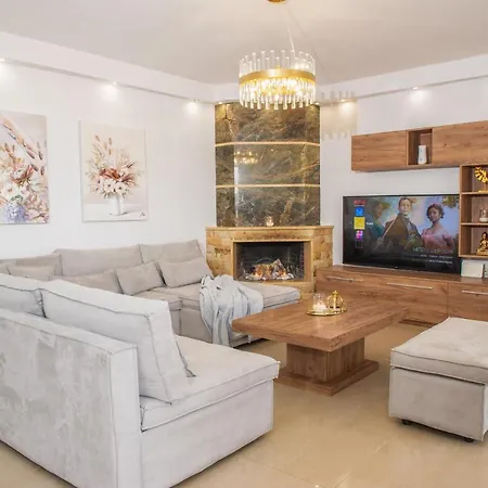 Odysseia Pool & Private Jacuzzi 2min Apartamento Kremastí